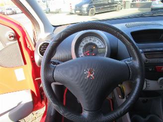 Peugeot 107 1.0-12V XS 5drs picture 15