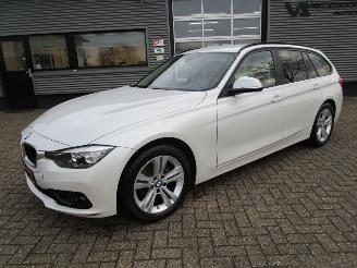 Schadeauto BMW 3-serie 316D Touring Executive 2017/3