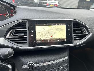 Peugeot 308 SW 1.2 PureTech Blue Lease Premium picture 15