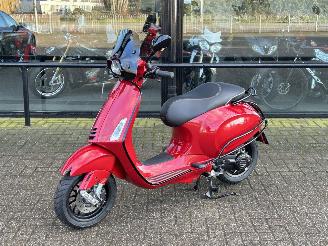 skadebil bromfiets Vespa  Sprint 50 Iget 2021/2