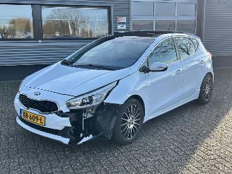 Unfallwagen Kia Cee d 1.4 CVVT 2015/5