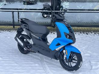  Peugeot  Speedfight 4 2017/8