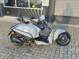 skadebil auto Vespa Elroq Primavera Sprint 2015/3