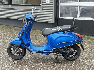Vespa  Sprint 50 4T picture 2