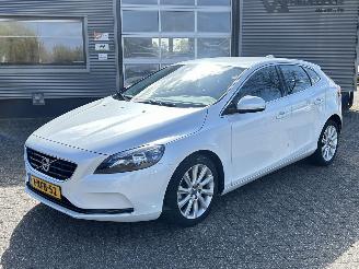Volvo V-40 1.6 T2 Summum picture 1