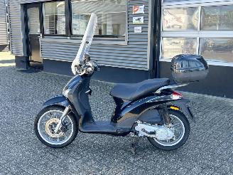Piaggio  Liberty 50 4T picture 2