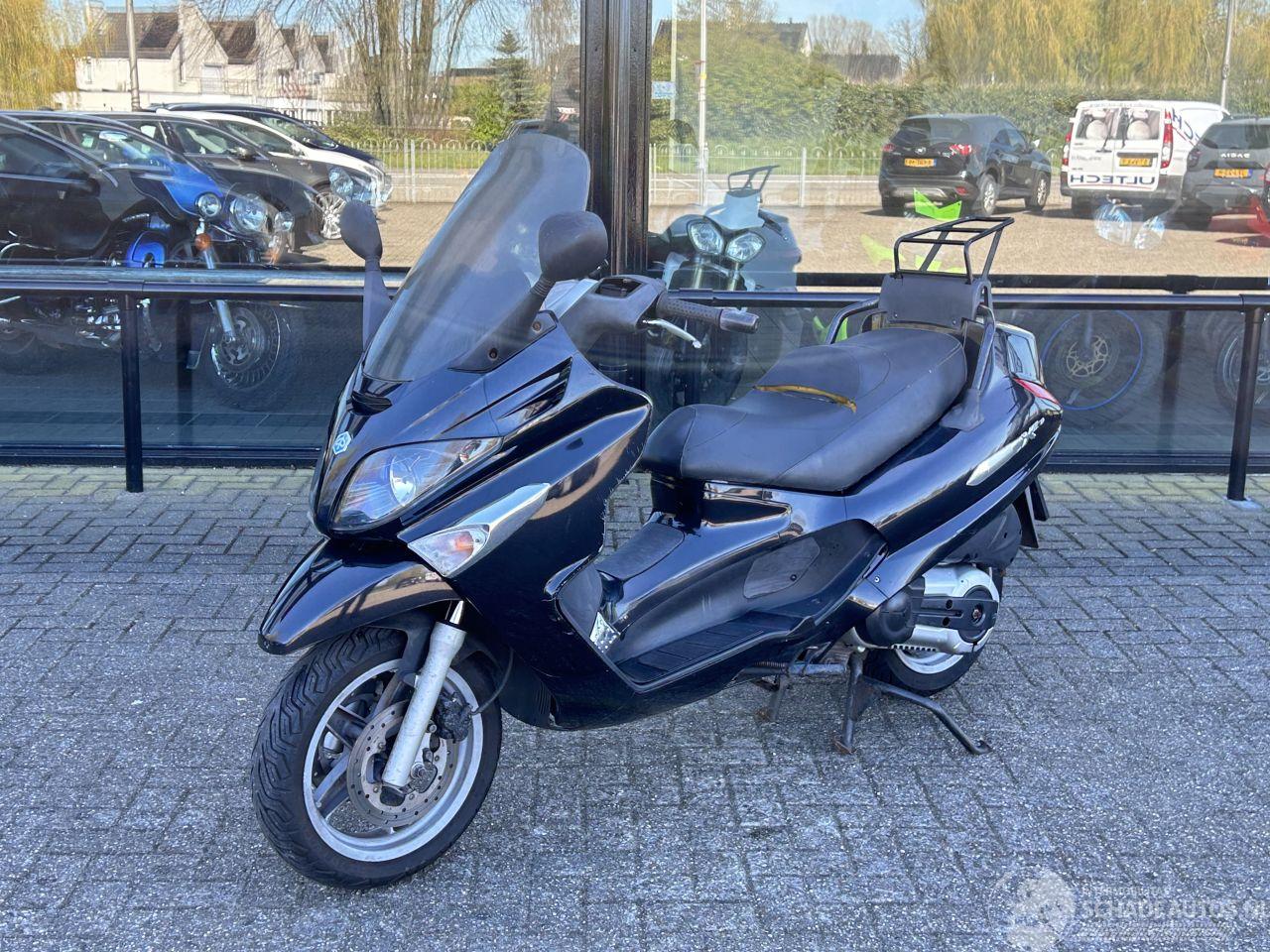 Piaggio Xevo 400 