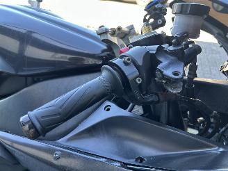 Yamaha YZF -R1  picture 17