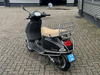 Vespa  LX50 2T picture 3