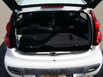 Peugeot 107 Active 5drs picture 15