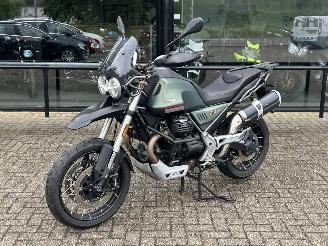 krockskadad bil auto Moto Guzzi  V85 TT 2023/2