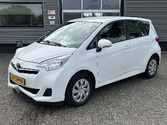 skadebil auto Toyota Verso S 1.3 VVT-i Comfort Plus 2013/2