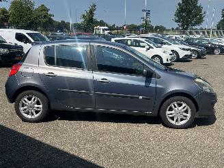Renault Clio 1.6-16V Privilège picture 6