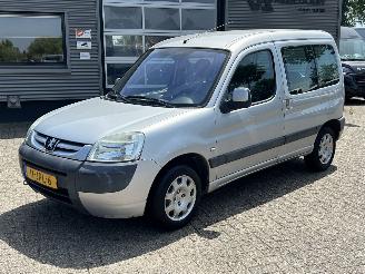 Vaurioauto  passenger cars Peugeot Partner MPV 1.4 Quiksilver 2003/2