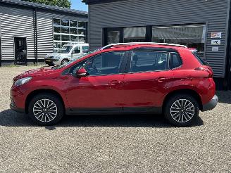 Peugeot 2008 1.2 PureTech Blue Lion picture 2