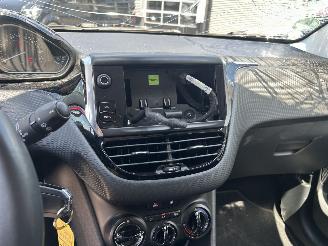 Peugeot 2008 1.2 PureTech Blue Lion picture 16