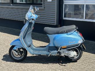 Vespa  LX 50 4T picture 2