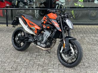 KTM  890 Duke picture 1