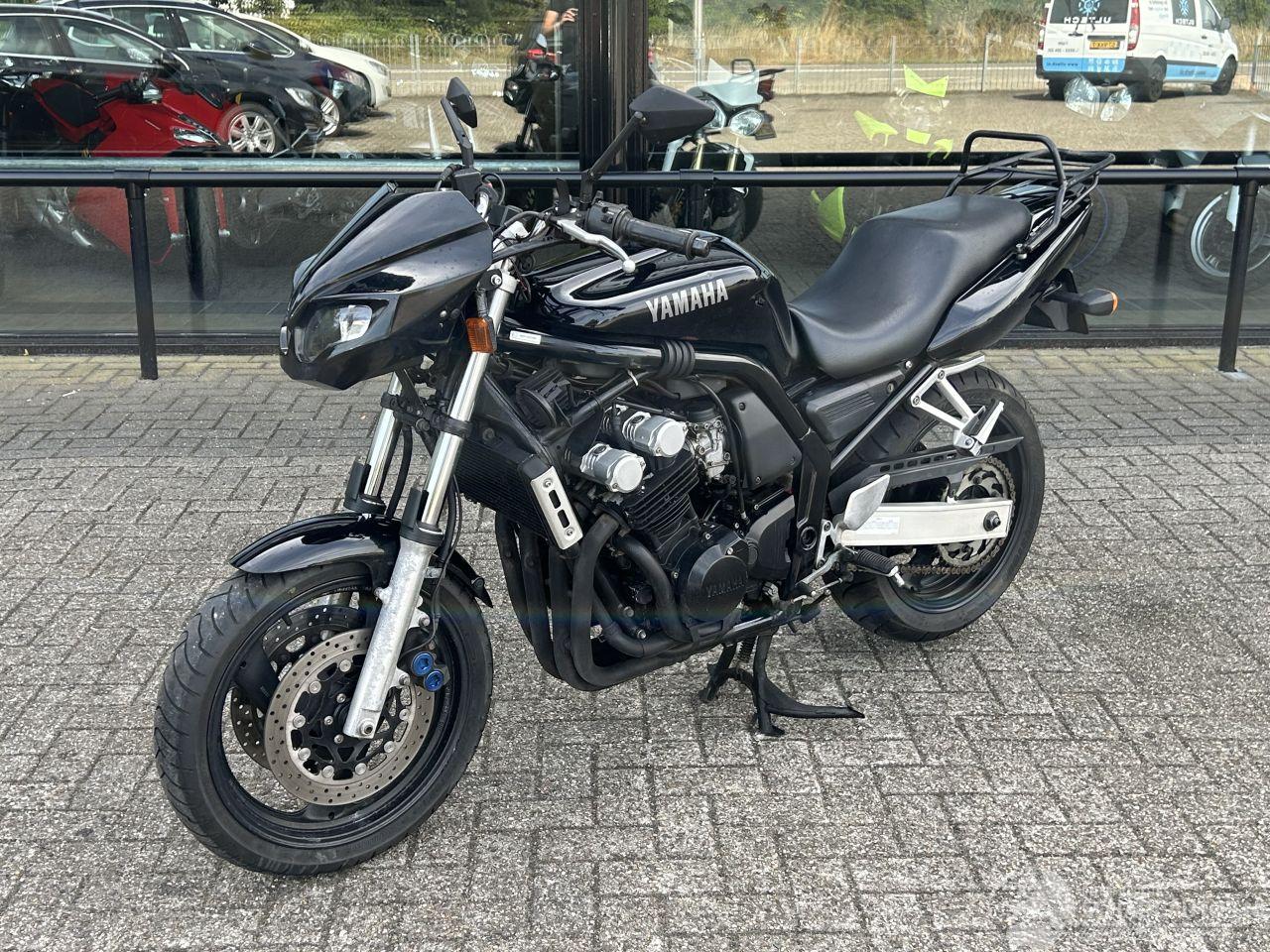 Yamaha FZS 600 Fazer