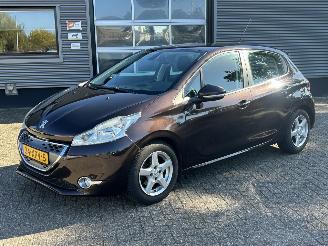 Coche accidentado Peugeot 208 1.4 e-HDi Active Automaat 1e eigenaar 2012/8