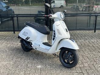 skadebil motor Vespa GSX-R750 GTS 300 i.e. Super 2010/10