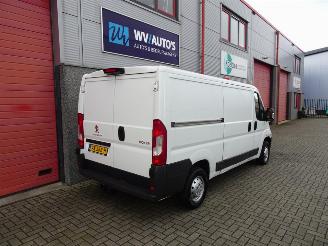 Peugeot Boxer 330 2.2 HDI L2H1 XT 3 zits airco picture 3