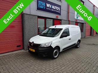 krockskadad bil auto Renault Express 1.5 dCi 75 Comfort airco 107688 km 2021/12