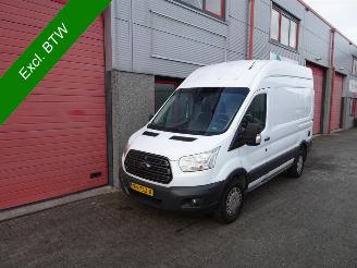 Schade bestelwagen Ford Transit 350 2.2 TDCI L1H3 Trend 3 zits airco cardan aandrijving !!!!!!! 2015/4