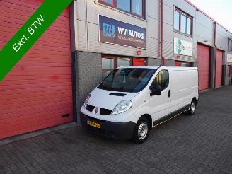 skadebil bedrijf Renault Trafic 2.0 dCi T29 L2H1 airco 3 e versnelling stuk !!! 2009/11