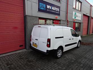Peugeot Partner 122 1.6 e-HDI L2 XR airco inrichting imperiaal picture 5