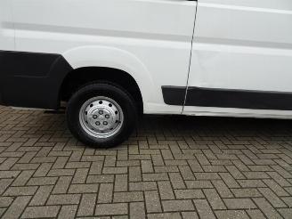 Peugeot Boxer 330 2.2 HDI L2H1 XT 3 zits airco picture 21