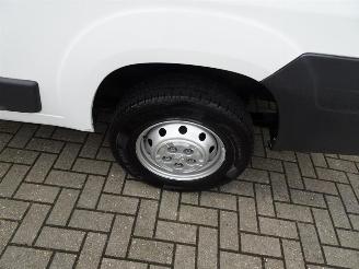 Peugeot Boxer 330 2.2 HDI L2H1 XT 3 zits airco picture 29