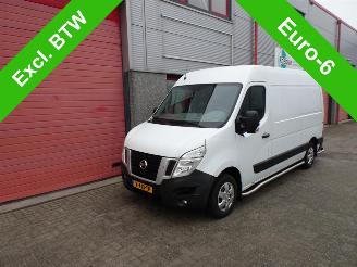 krockskadad bil bedrijf Nissan Nv400 2.3 dCi L2H2 Optima 3 zits airco 2018/11