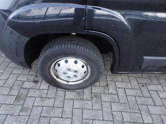 Peugeot Boxer 330 2.2 BlueHDi 120 L2H1 Premium airco picture 20