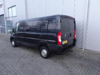 Peugeot Boxer 330 2.2 BlueHDi 120 L2H1 Premium airco picture 2