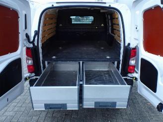 Peugeot Partner 1.5 BlueHDI Premium navi camera airco met opberglades / inrichting picture 2