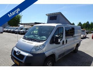 skadebil camper Peugeot Boxer peugeot boxer buscamper met hefdak draai stoel 2 x schuifdeur clima 2012/8