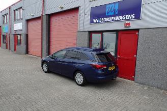 Opel Astra Sports Tourer lkw picture 2
