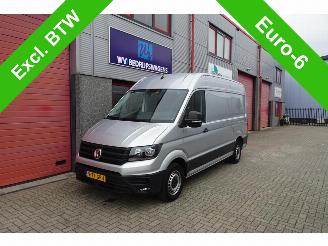 skadebil bedrijf Volkswagen Crafter 30 2.0 TDI L3H3 Highline 140 pk 3 zits 2024/8