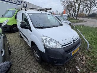 krockskadad bil bedrijf Citroën Berlingo Dangel 4X4 2017/3