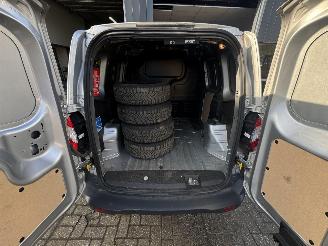 Ford Transit Courier Van  picture 9