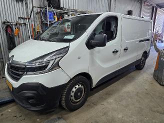 Vaurioauto  commercial vehicles Renault Trafic L2 H1 2.0 DCi Koppeling defect 2020/1