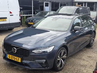 Unfallwagen Volvo V-90 B5 Automaat Plus Dark 184KW Motor defect 2023/2