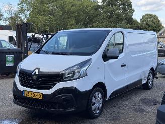krockskadad bil bedrijf Renault Trafic  2016/9