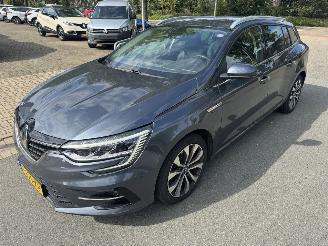 Vaurioauto  passenger cars Renault   2021/6