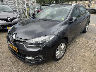 Damaged car Renault   2014/8