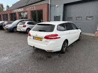 uszkodzony samochody osobowe Peugeot 308 1.2 PureTech Blue Lease 2015/9