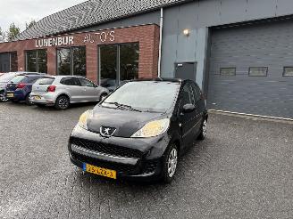 Vaurioauto  passenger cars Peugeot 107 1.0-12V Urban Move AIRCO Hatchback 5-dr. 2010/7