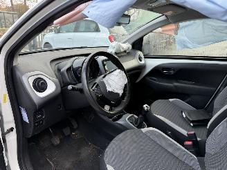 Toyota Aygo 1.0 VVT-i x-cite Hatchback 5-dr. picture 15