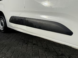 Peugeot Partner 1.2  BENZINE  PureTech Premium picture 28